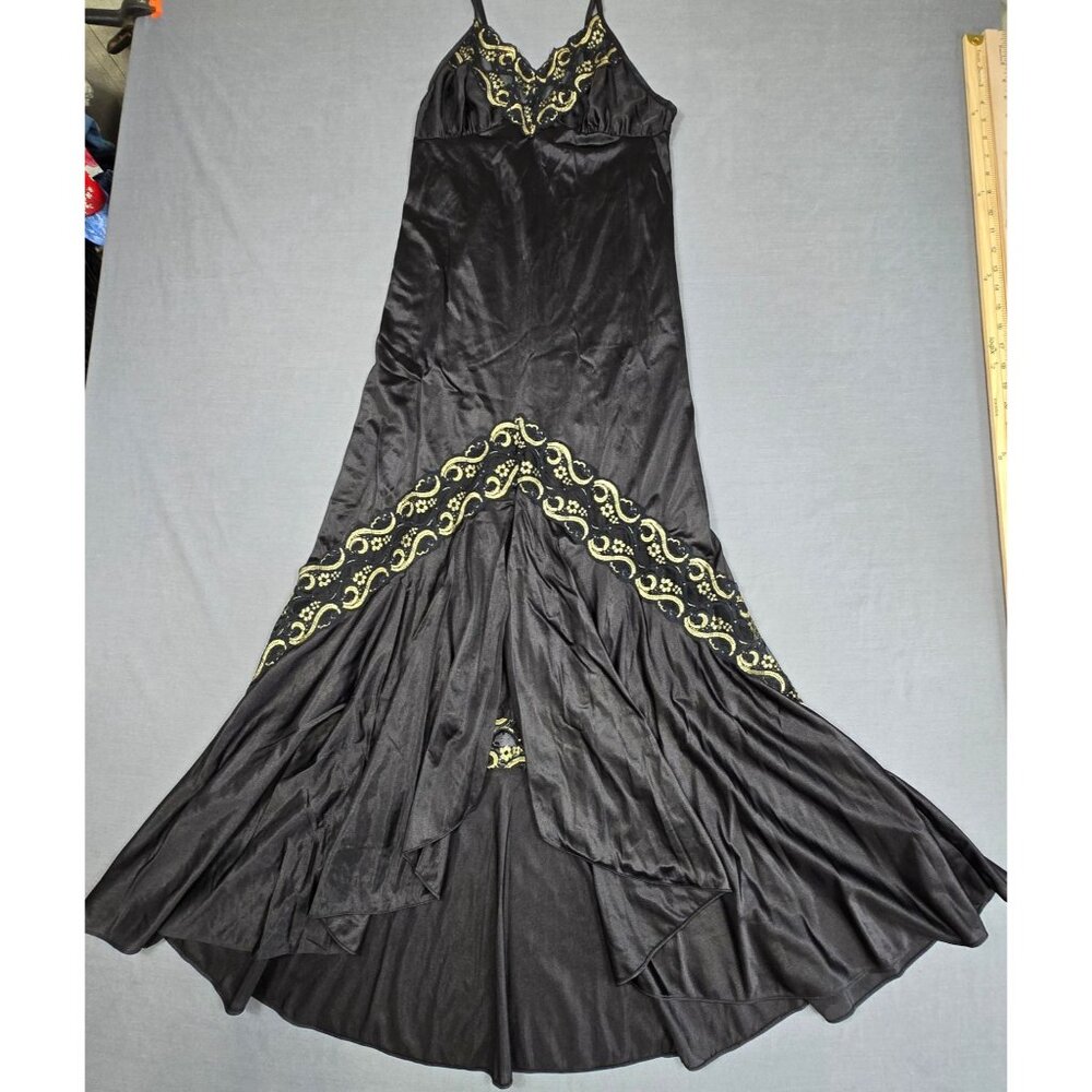 Vintage Black Gold Lace Medium Nightgown ILGWU Lady Cameo Made In USA